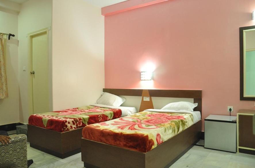 Hotel Kiran Palace 바라나시 외부 사진